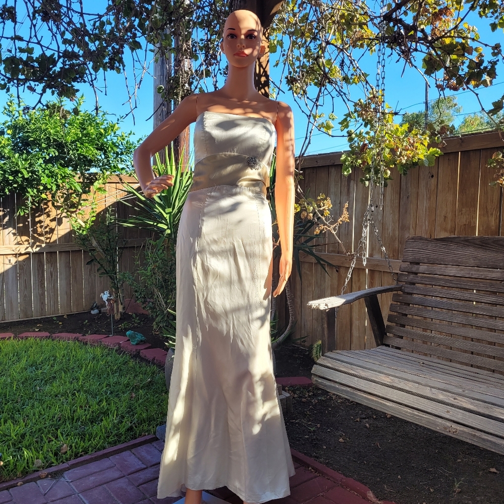 Alvina Valenta Maids Yvory Tan Strapless Formal Bridemaid Dress Gown Size 6 USA